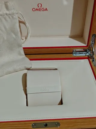 Caja de madera Omega