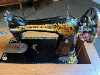 Máquina de coser Singer antigua