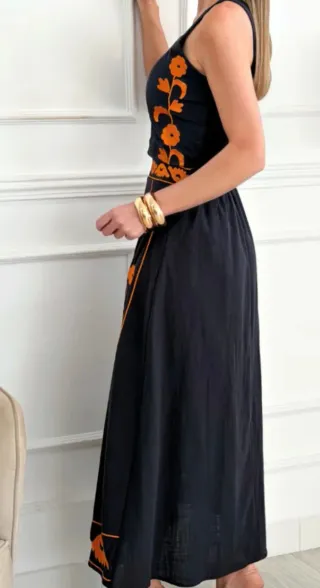Conjunto negro y naranja bordado