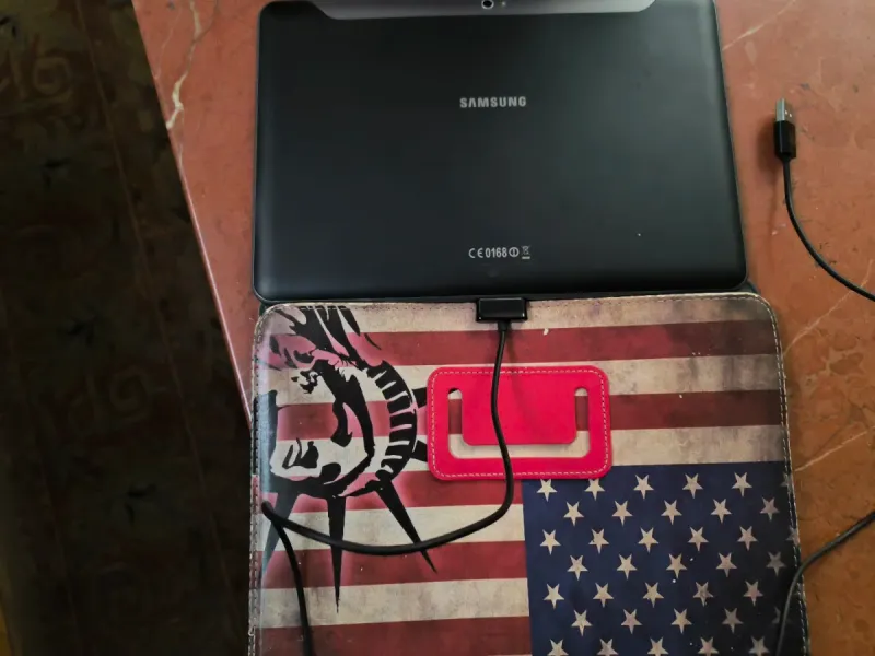 Tablet Samsung Negra con Funda Bandera USA