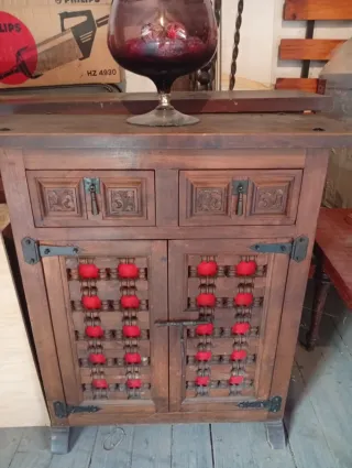 Mueble antiguo madera con detalles