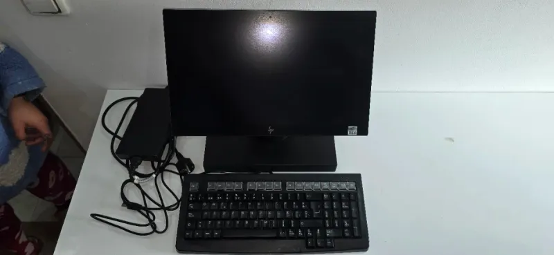 TPV Táctil HP Engage One Pro i5 16GB SSD afbeelding 2
