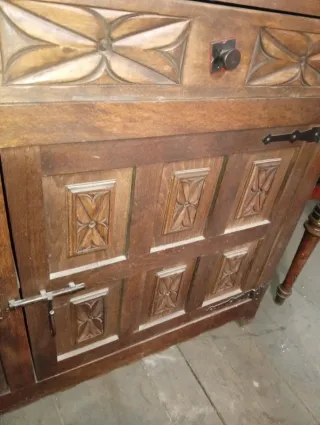 Mueble grande de madera antiguo