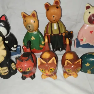 Figuras de madera pintadas a mano