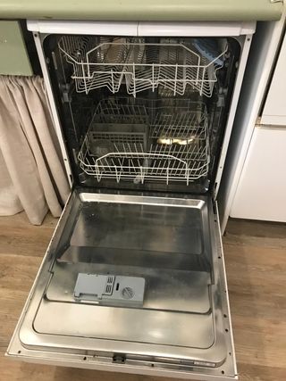 Cama matrimonio, cabecero, colchón y mesillas 200€