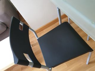 Cama matrimonio, cabecero, colchón y mesillas 200€