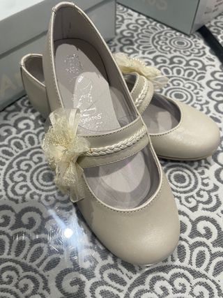 Zapatos comunión Angelitos beige tacon talla 32