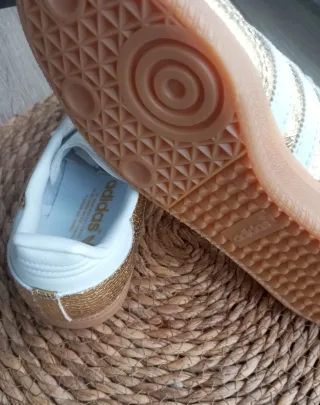 Adidas doradas mujer 38.5