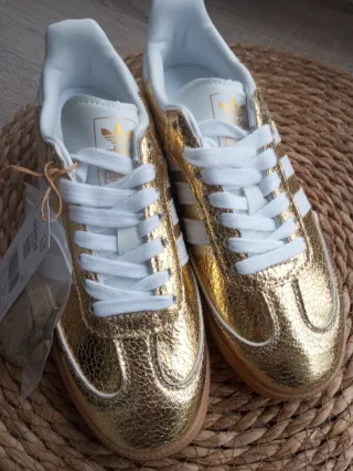 Adidas doradas mujer 38.5