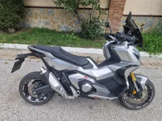 Honda X-ADV Maxi Scooter Automática