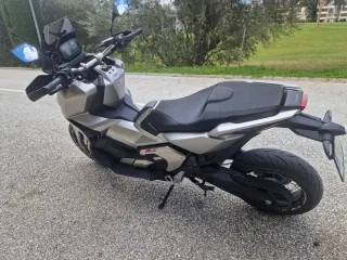 Honda X-ADV Maxi Scooter Automática