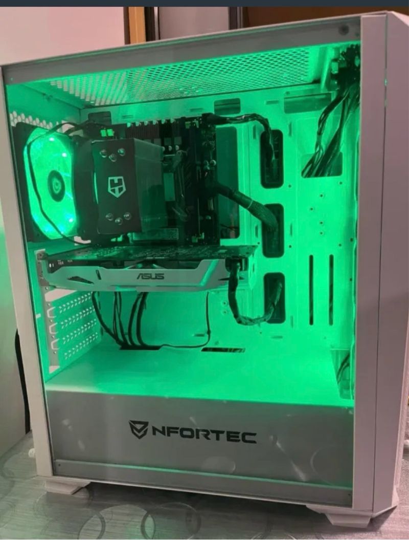 Ordenador Nfortec Blanco con Luces Verdes