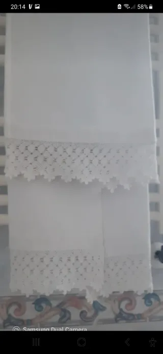 Asciugamano con doppia balza ad uncinetto smerlato