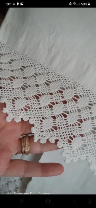 Asciugamano con doppia balza ad uncinetto smerlato