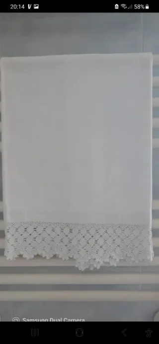 Asciugamano con doppia balza ad uncinetto smerlato