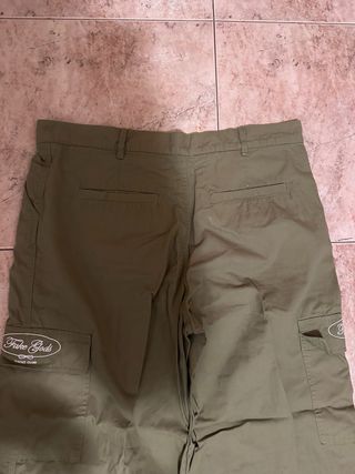Pantalón cargo Fake Gods verde oliva a estrenar.