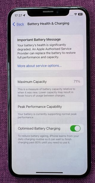 iPhone X, batería 71%, 64GB