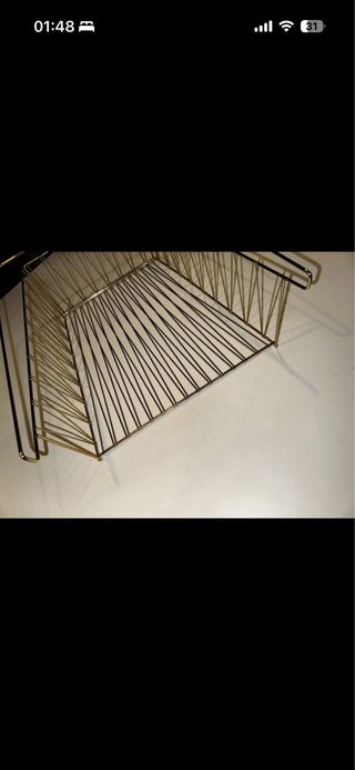 Cestino dorato per ripiano o libreria