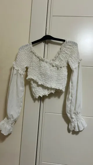 Blusa blanca escotada manga larga