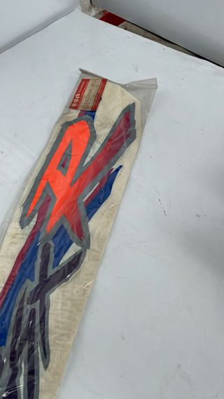 Emblema LH para Suzuki, GSX-R 750. Ref. 68141-46E00-1WW