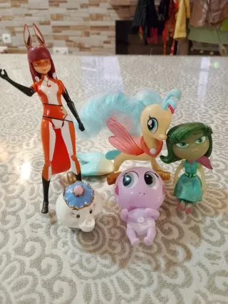 Lote de muñecos de marca