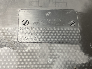 Tapa motor Volkswagen 012784A