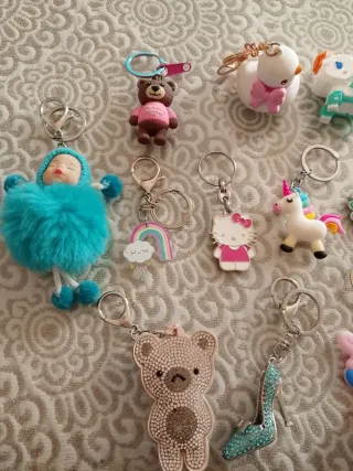Lote de llaveros variados