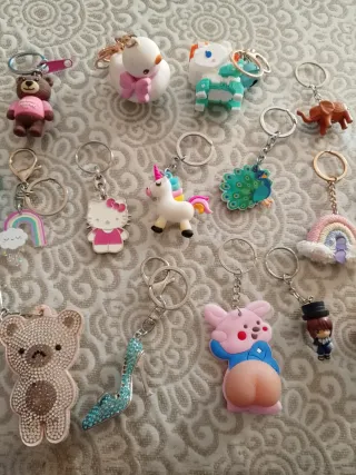 Lote de llaveros variados