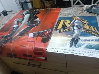 Póster gigantes de los Simpson y tomb rider (Lara)