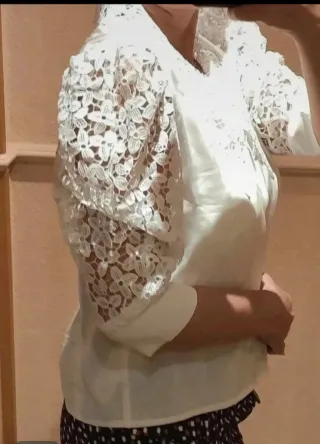 Camisa blanca encaje cuello bobo Talla S