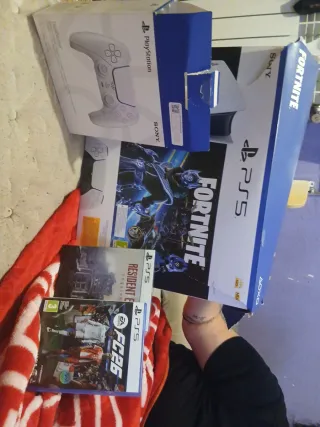 PS5 + Juegos Fortnite y Resident Evil