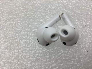 in-ear apple airpods pro 3