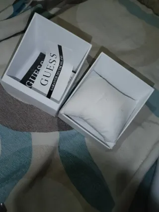 Reloj Guess Majestic prácticamente nuevo.