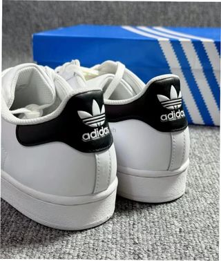 Adidas Superstar Talla 43 Blancas Negras