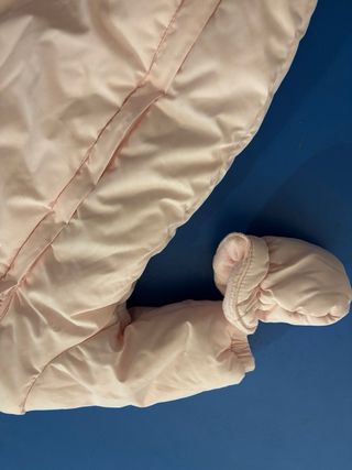 Saco bebé rosa con capucha