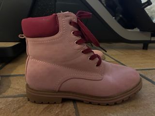 Botas rosas con cordones