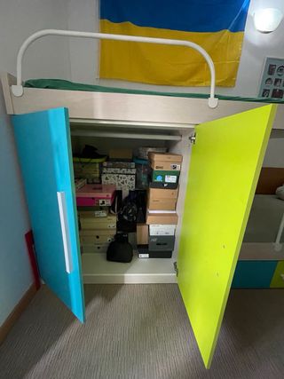 Mueble cama alta infantil con armario y cajones