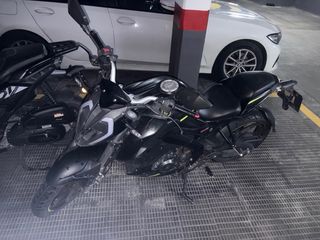 Moto Keeway RKF 125 Negra Manual