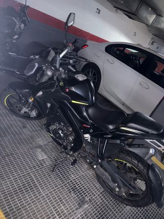 Moto Keeway RKF 125 Negra Manual