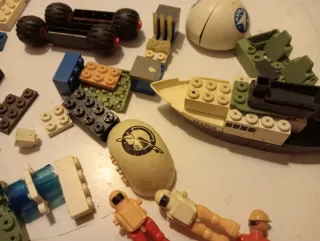 Lote Tente Años 80 con muñecos,barco, ejes y ++