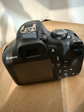 Canon EOS 2000D + Lente EFS 18-55mm