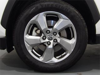 TOYOTA Rav4 2.5l 220H Advance