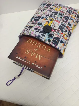 Funda libro anime y marcapáginas