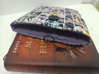 Funda libro anime y marcapáginas