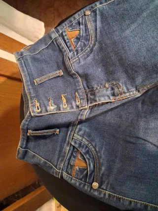 2 pantalones uno tejano elásticos.34y negro poli.M