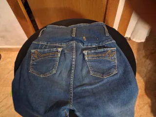 2 pantalones uno tejano elásticos.34y negro poli.M