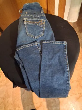 2 pantalones uno tejano elásticos.34y negro poli.M