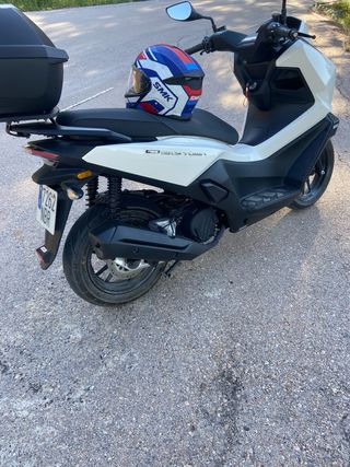Kymco Skytown 125cc Maxi Scooter