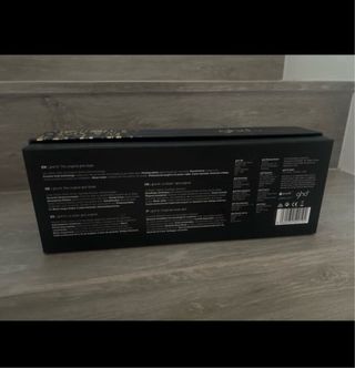 Plancha de pelo GHD negra y amarilla