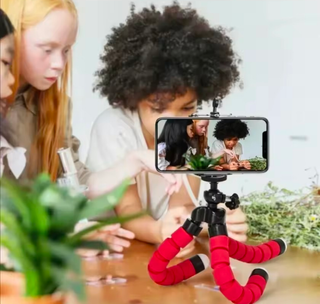 Trípode flexible para móvil. Color negro.